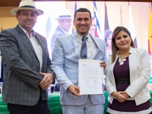 Firma de convenios en Sesión Conmemorativa de Independencia