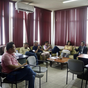Los concejales, Mauricio Castillo, Marcos Mero, Suleny Tagle, Oscar Véliz y Glenda Villacreses mantuvieron una reunión con representantes del proyecto “Jipiruedas”