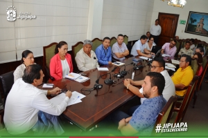Alcalde se reúne con directores y jefes departamentales