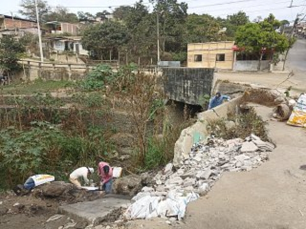Ejecutamos trabajos de mantenimiento en el río Jipijapa.