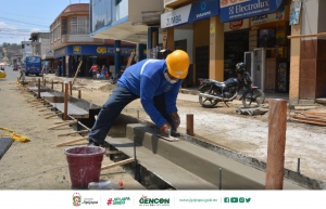 Trabajos de encofrado y fundida de concreto en el centro