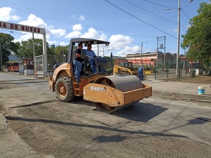 Se ejecutan trabajos de bacheo en vía de acceso al Terminal