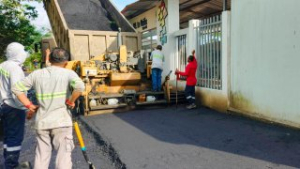 En la parroquia La Unión se ejecutan trabajos de asfaltado