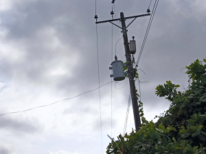 Mantenimiento eléctrico en avenidas por el Gad Jipijapa