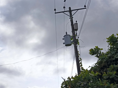 Mantenimiento eléctrico en avenidas por el Gad Jipijapa