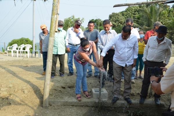 Entrega de sistema de agua en la parroquia El Anegado