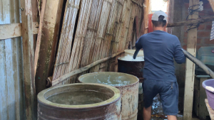 100 familias reciben agua gratis diariamente