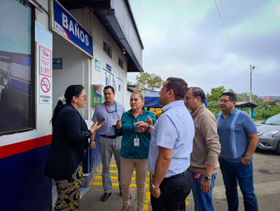 Comisaría Municipal verifica permisos en gasolineras de Jipijapa