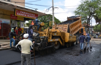 Continúan los trabajos de asfaltado en el centro de la ciudad