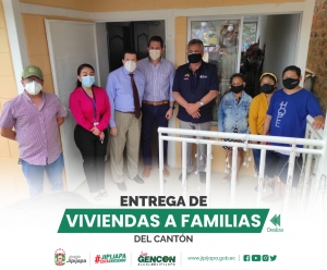 Entrega de Viviendas a familias del cantón